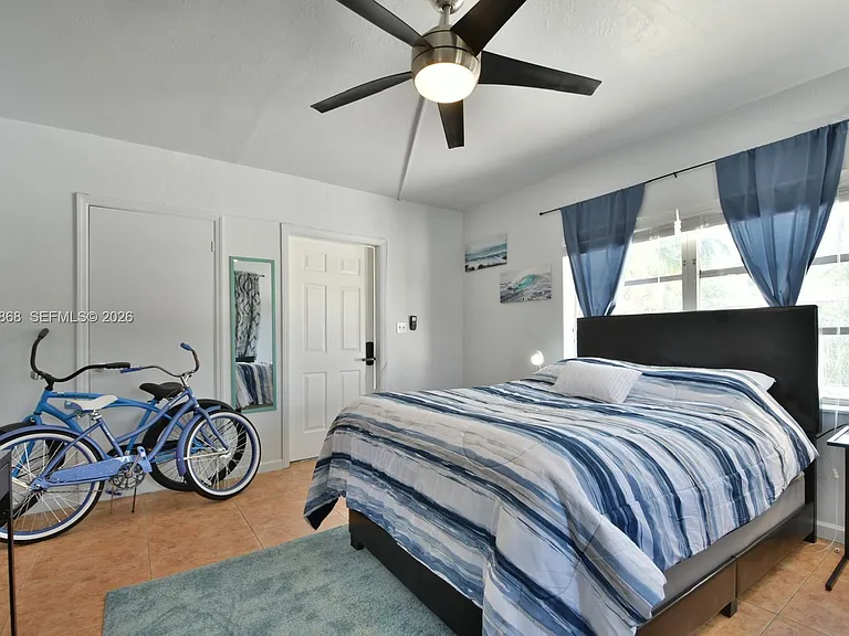 250 SE Park St #1 — Photo 4