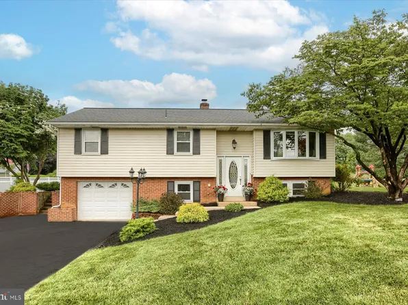 1824 Rhoda Ave, Mount Joy, PA 17552