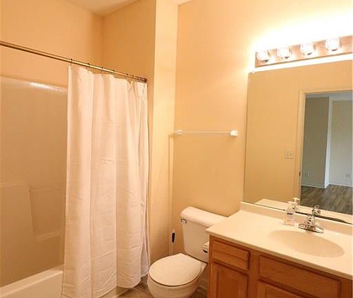 5th image of 1331 SE University Ave Unit 206