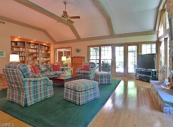4th image of 15265 Suffolk Ln