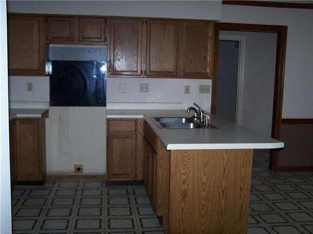 2nd image of 3916 Glenroy Dr