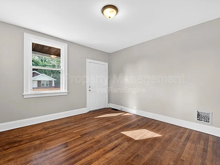 12 Lee Ave — Photo 9