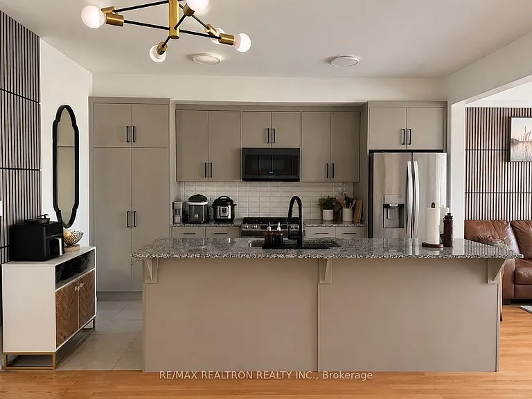 186 Closson Dr — Photo 1