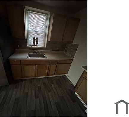 2nd image of 716 E 7th St #716