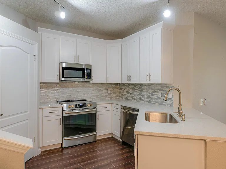 717 Mainsail Dr — Photo 10