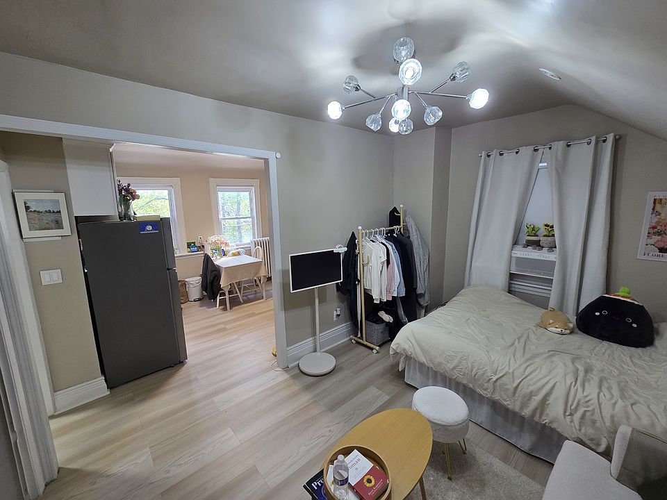 1st image of 48 Highwood Ter APT 3
