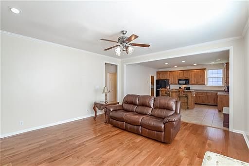 3rd image of 2205 Exeter Ln