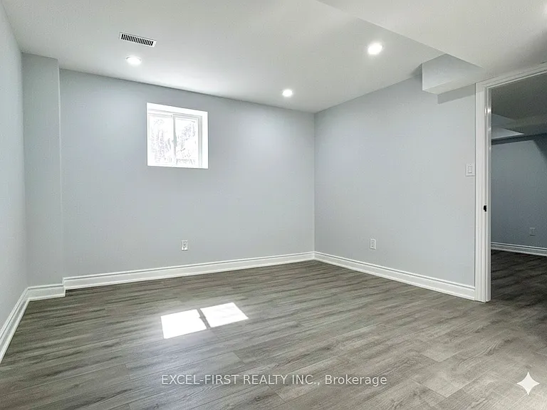 31 Ames Cres — Photo 9