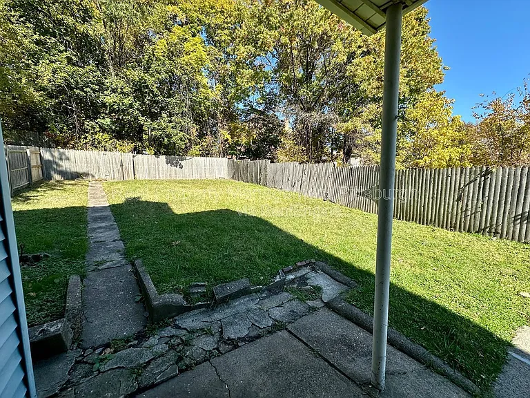 1379 Paulson Ave — Photo 13