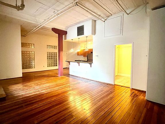 3rd image of 0 E Broad St APT 2B