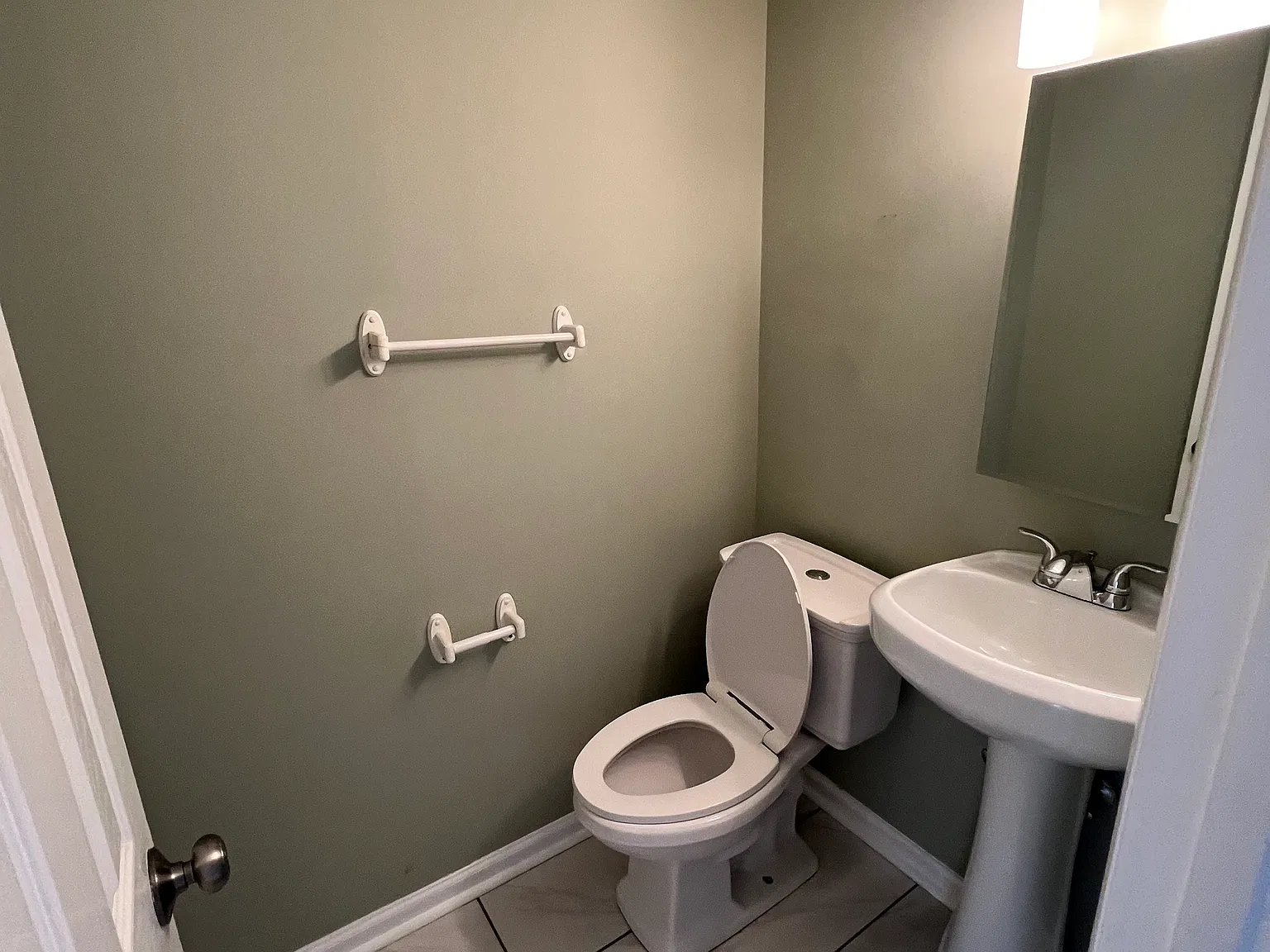 4 bed, 1900 sqft, $2,300 — Photo 3