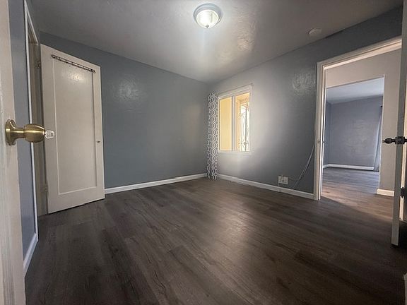 4th image of 170 Gaven St