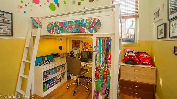 Sold by Garfield Realty  | media 15