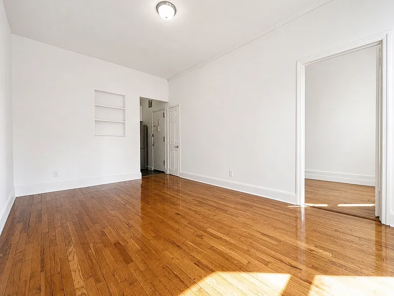 971 Lexington Ave #4A — Photo 2