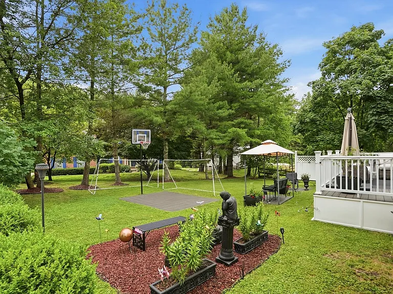 10 Graveswood Ct — Photo 36