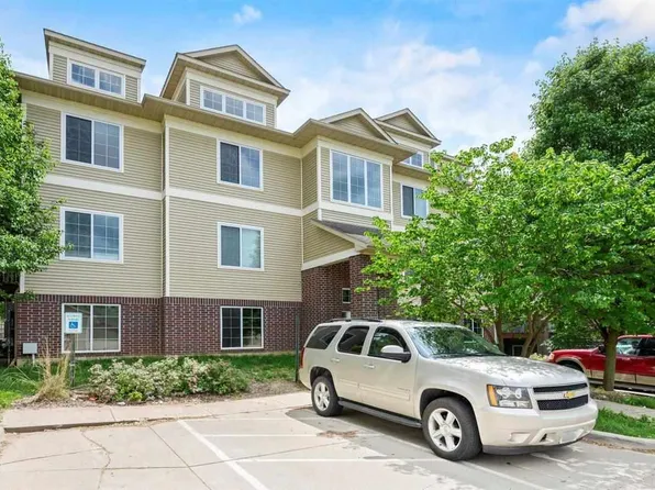 1820 W Benton St #304, Iowa City, IA 52246