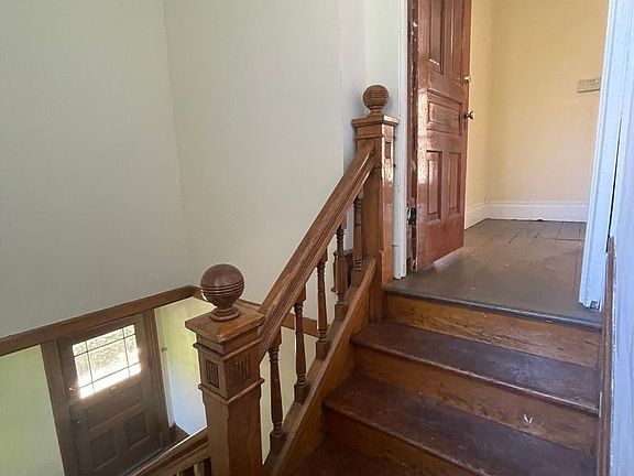 3rd image of 707 Miller Ave APT 2