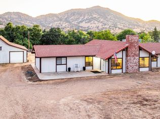 7167 Live Oak Dr, Sanger, CA 93657