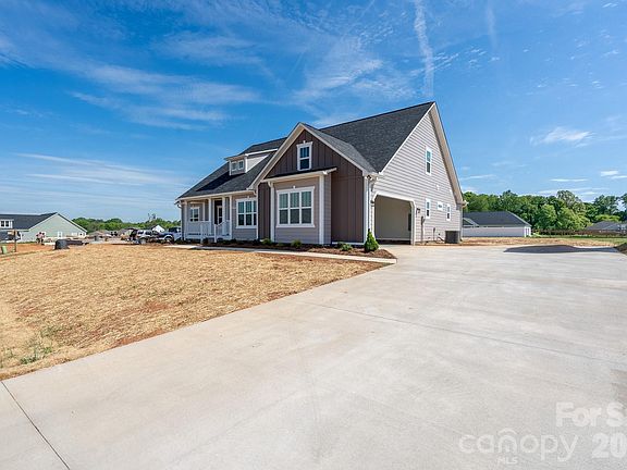3rd image of 1199 Stonegate Dr