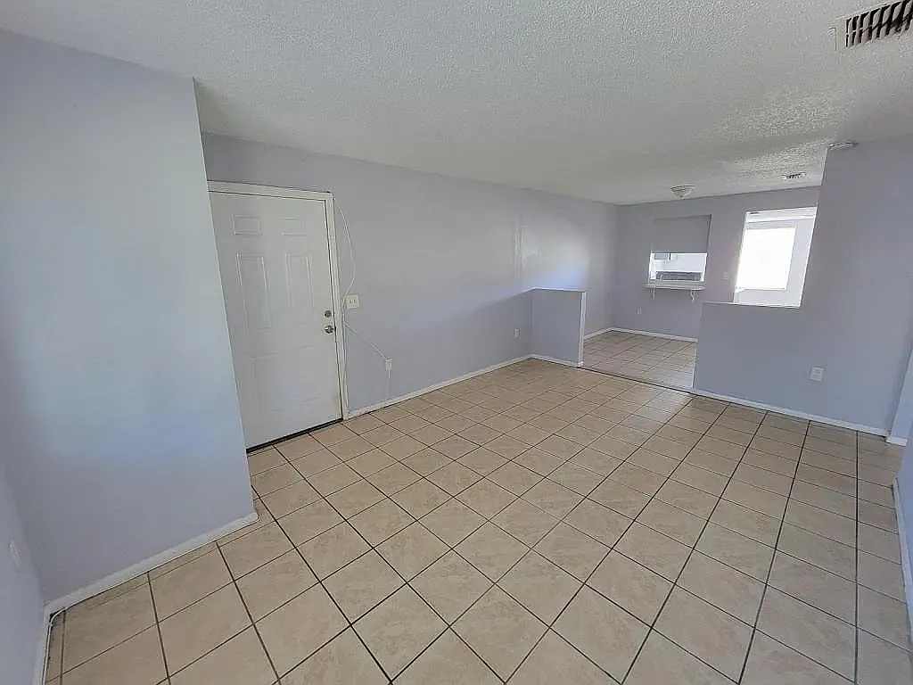 2 bed, 1150 sqft, $1,400 — Photo 3