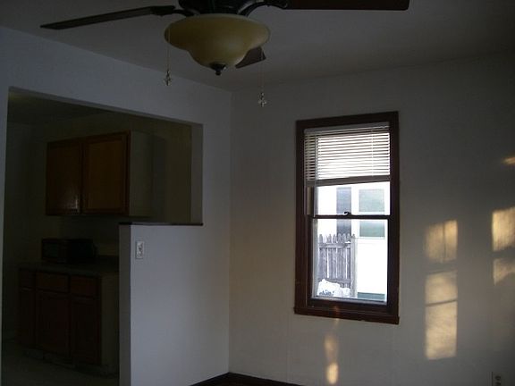 3rd image of 322 E Greenview Ave