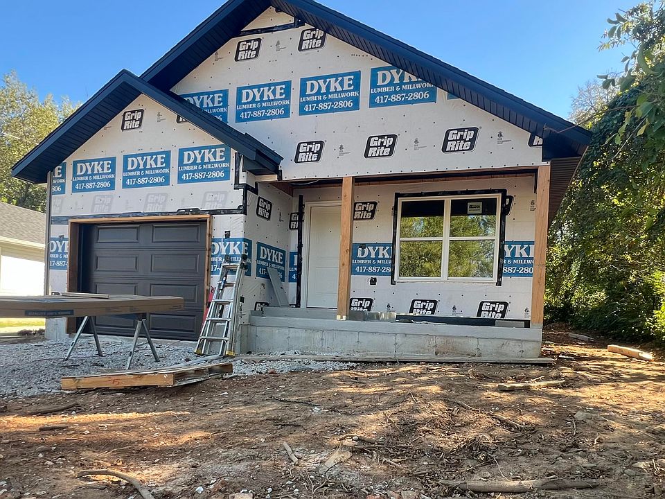 1st image of 1136 N Clifton Avenue