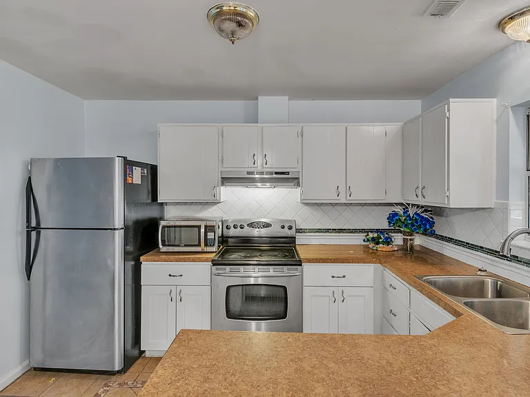 717 Wolftrap Ln — Photo 6