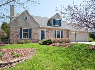 689 W Pierre Ln, Port Washington, WI 53074