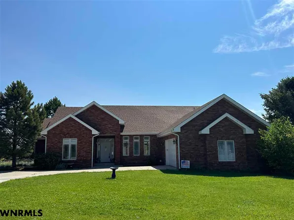 2860 Clubhouse Dr, Gering, NE 69341