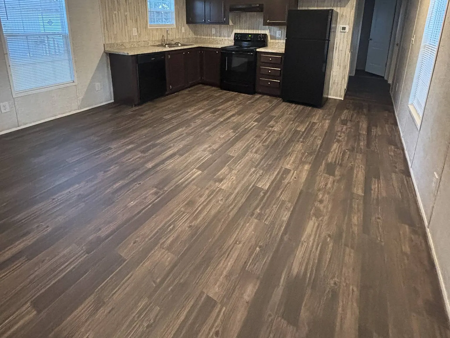 3 bed, 2.0 bath, 1056 sqft, $975 — Photo 3