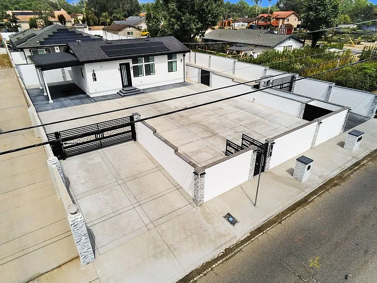 13310 Glenoaks Blvd — Photo 23