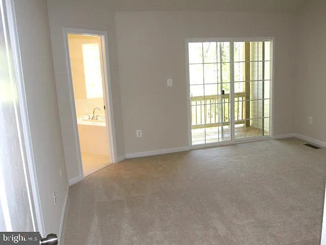 7568 Stonehouse Run Dr — Photo 4