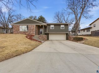 1405 E Otonka Trl, Sioux Falls, SD 57103