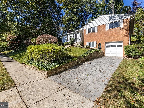 3rd image of 9412 Wadsworth Dr