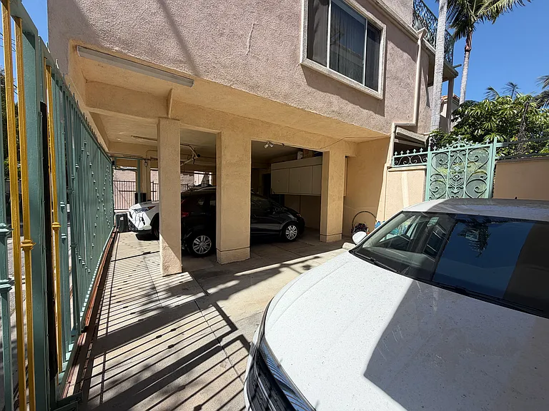 217 S Doheny Dr #5 — Photo 40