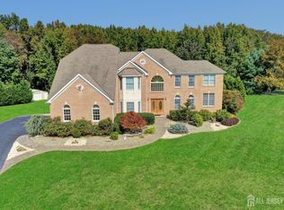25 Deerfield Trl S, Monmouth Junction, NJ 08852