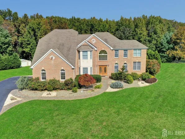 25 Deerfield Trl S, Monmouth Junction, NJ 08852