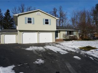 7459 Waxwood Cir, Syracuse, NY 13212