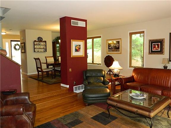 4th image of 200 Steeplechase Cir