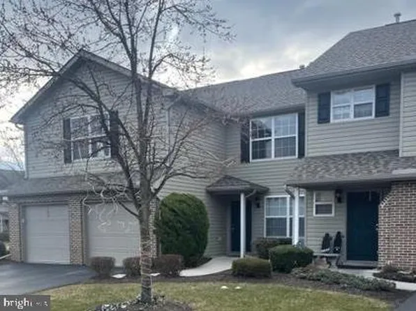 102 Hawk Ct, Hummelstown, PA 17036