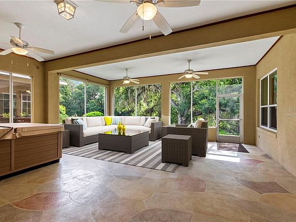 3rd image of 242 Golf Vista Cir