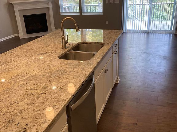 4th image of 2994 Montana Way