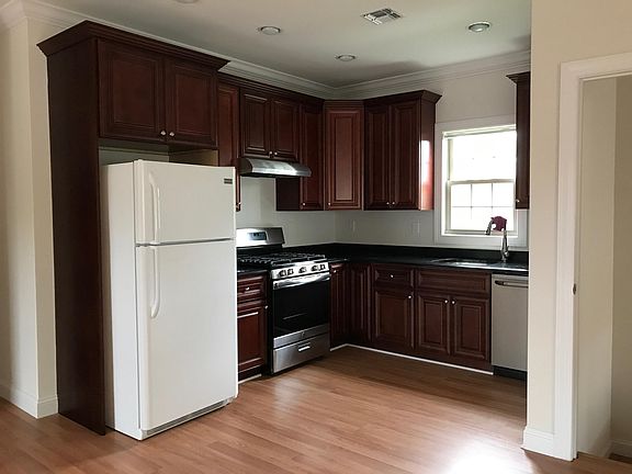 5th image of 160 Allison Ave