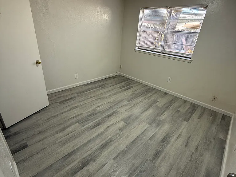 1342 N Cooper St — Photo 12