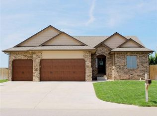 1556 W Hickory St, Haysville, KS 67060
