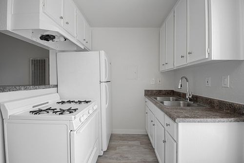 5th image of 11450 Calvert St #10