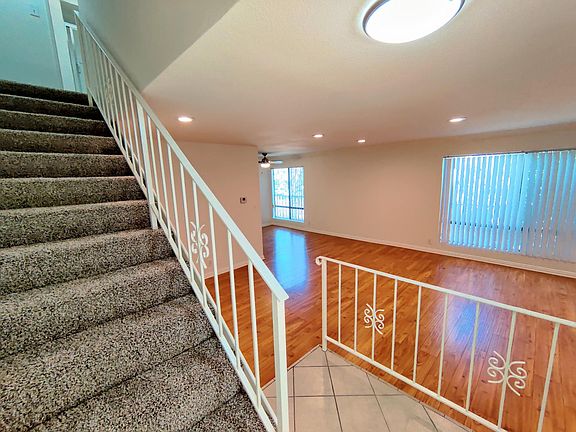 5th image of 13138 Moorpark St APT 22
