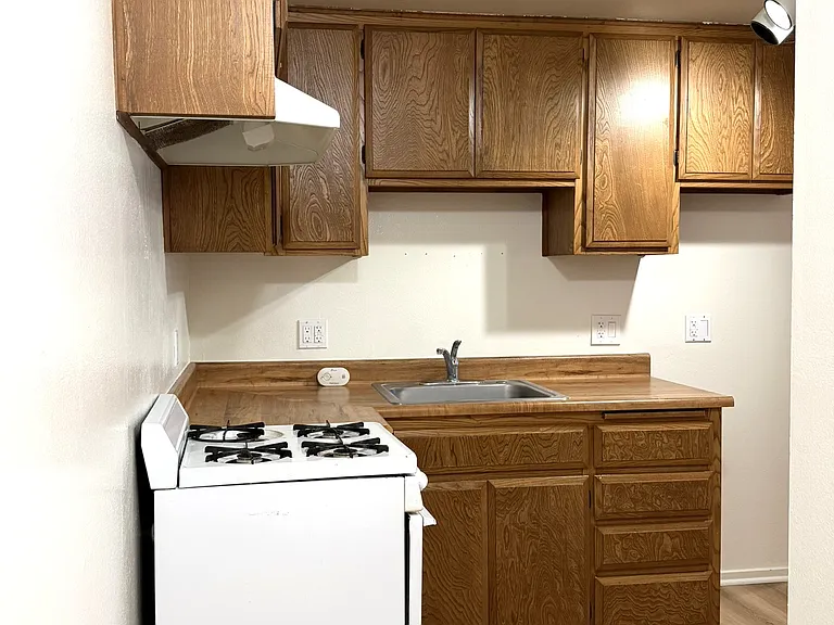 1804 S Cabrillo Ave #E — Photo 2