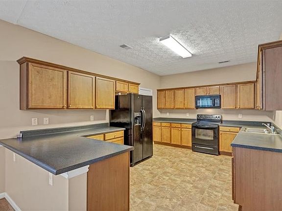 5th image of 1025 City Park Dr