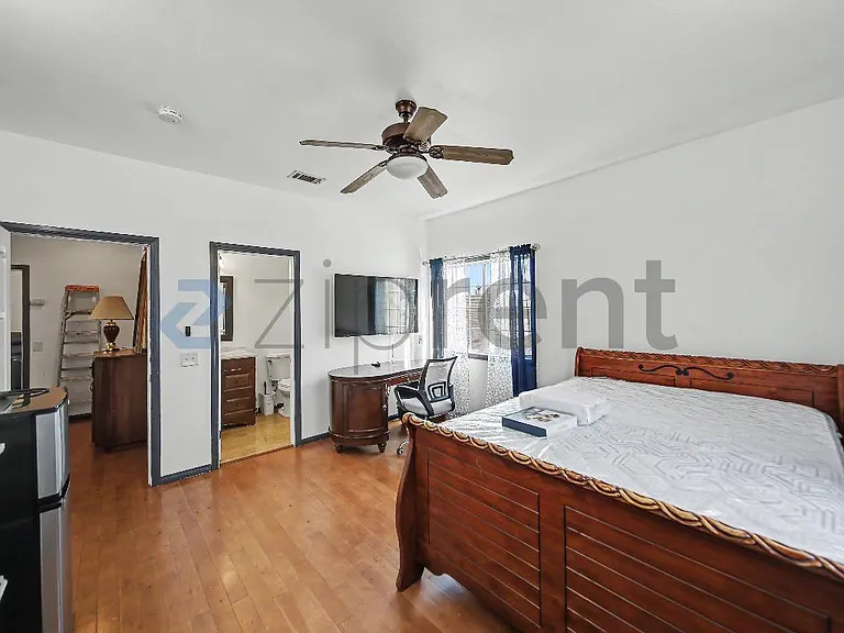 233 S Benton Way — Photo 28